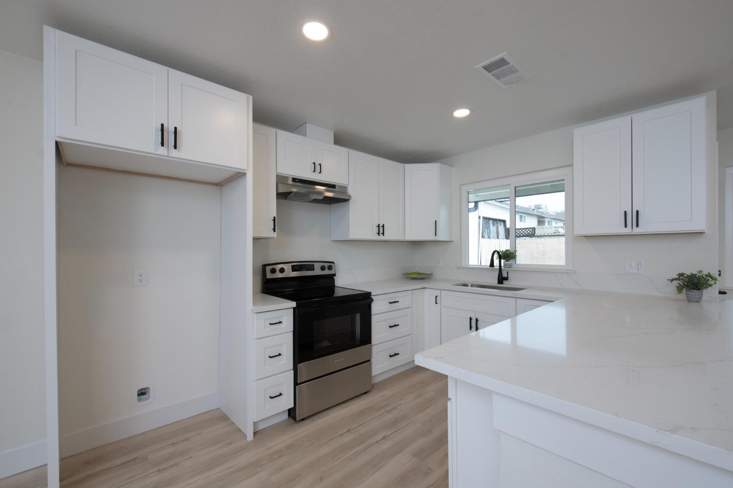 2024 N Laureen Avenue, Fresno, CA, 93703