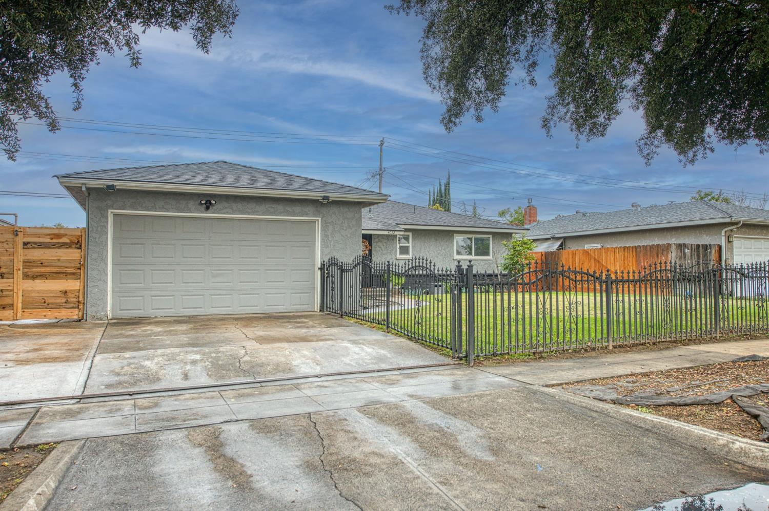 Single Family in Fresno - photo 3
