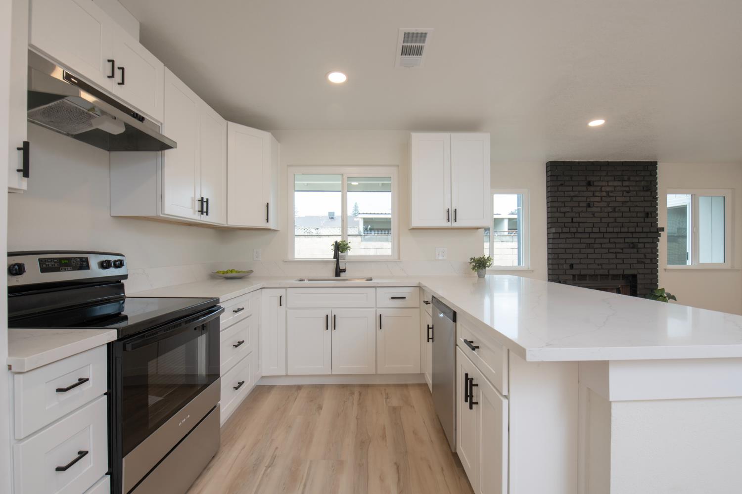 2024 N Laureen Avenue, Fresno, CA, 93703