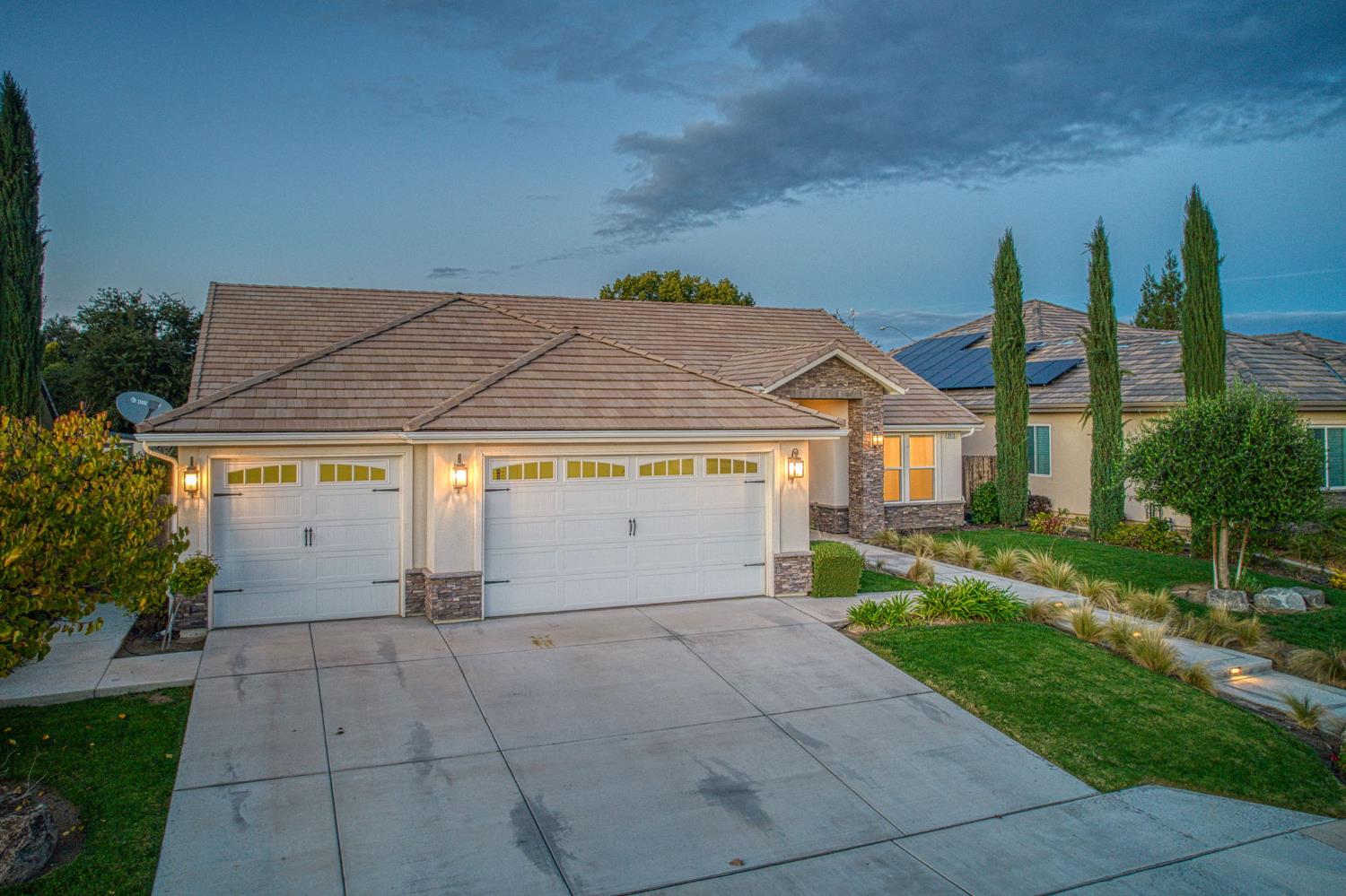 Single Family in Kingsburg - photo 3