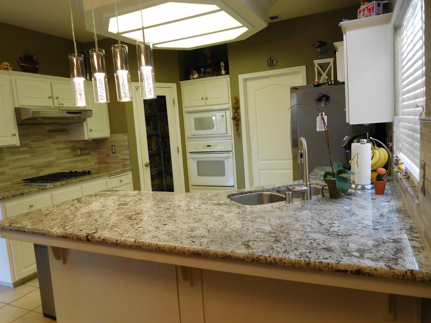 1877 E Turnberry Avenue, Fresno, CA, 93730