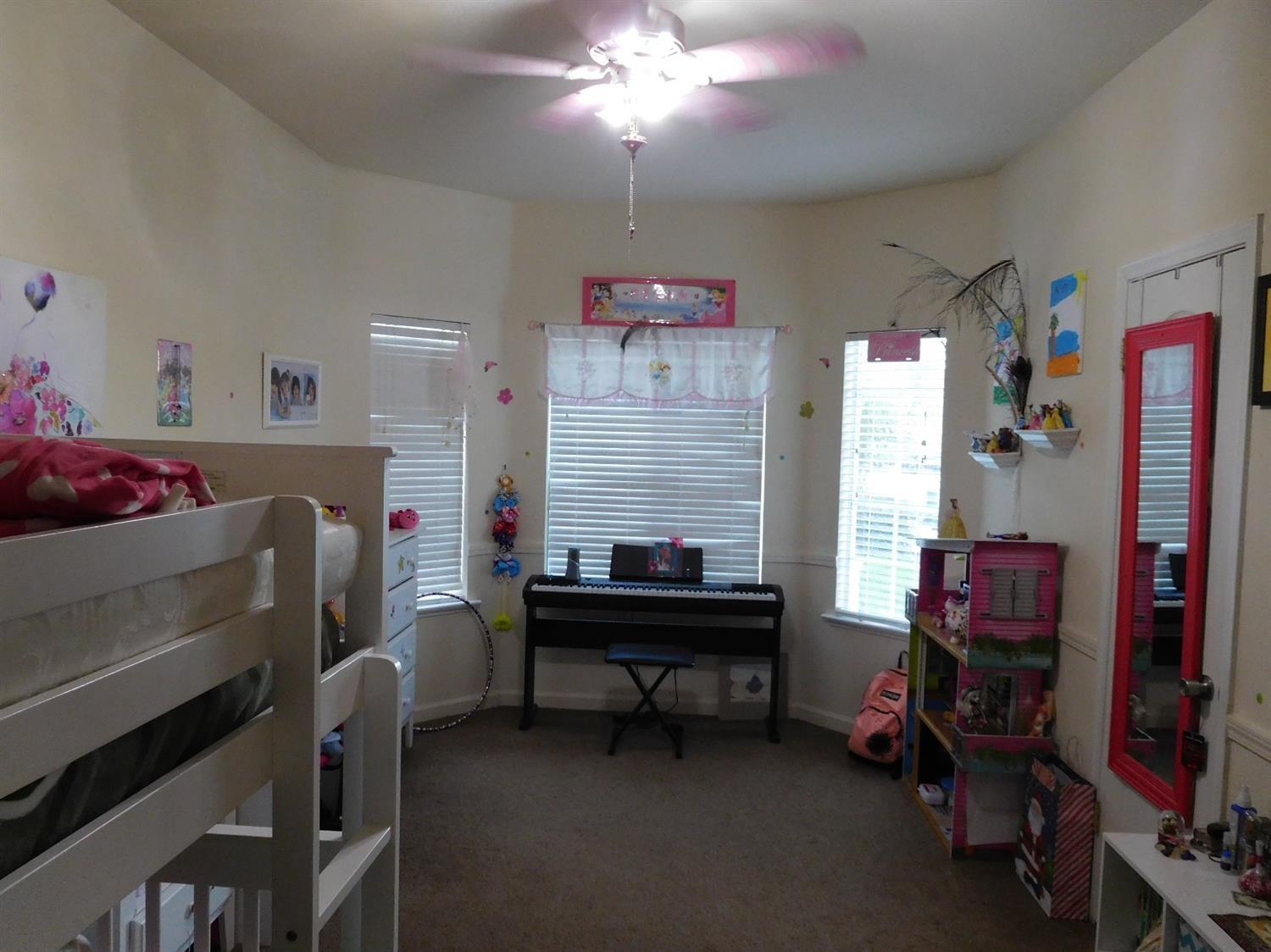 1877 E Turnberry Avenue, Fresno, CA, 93730