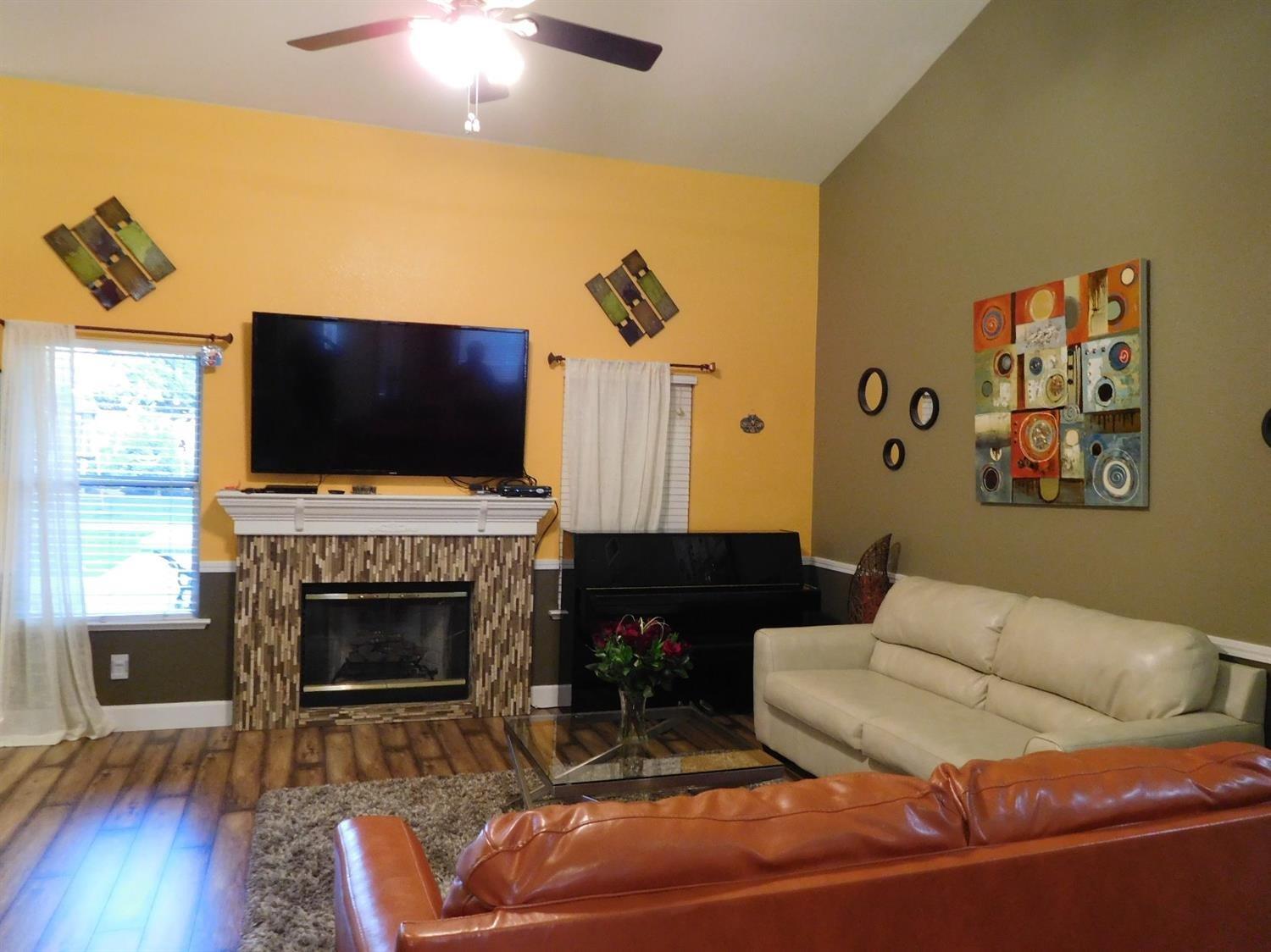 1877 E Turnberry Avenue, Fresno, CA, 93730
