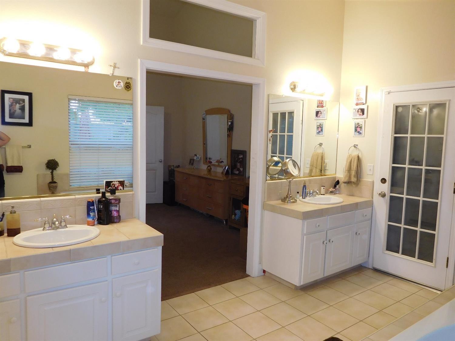 1877 E Turnberry Avenue, Fresno, CA, 93730