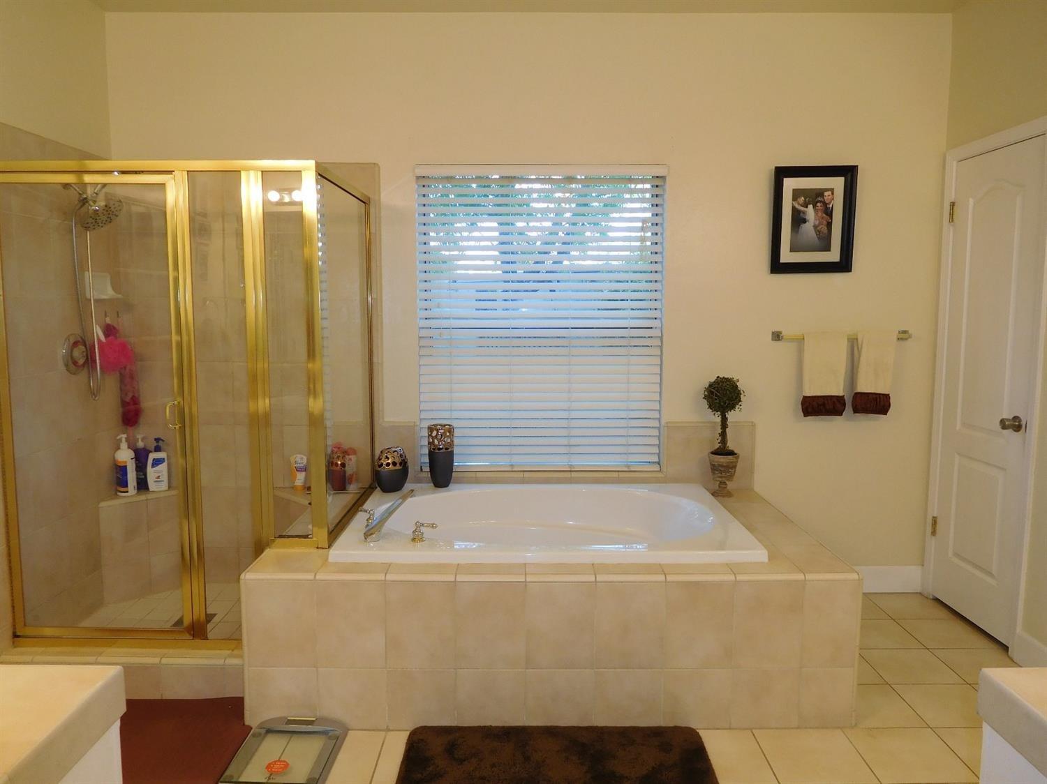 1877 E Turnberry Avenue, Fresno, CA, 93730