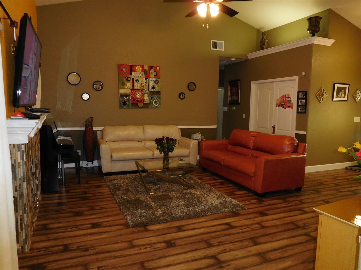 1877 E Turnberry Avenue, Fresno, CA, 93730