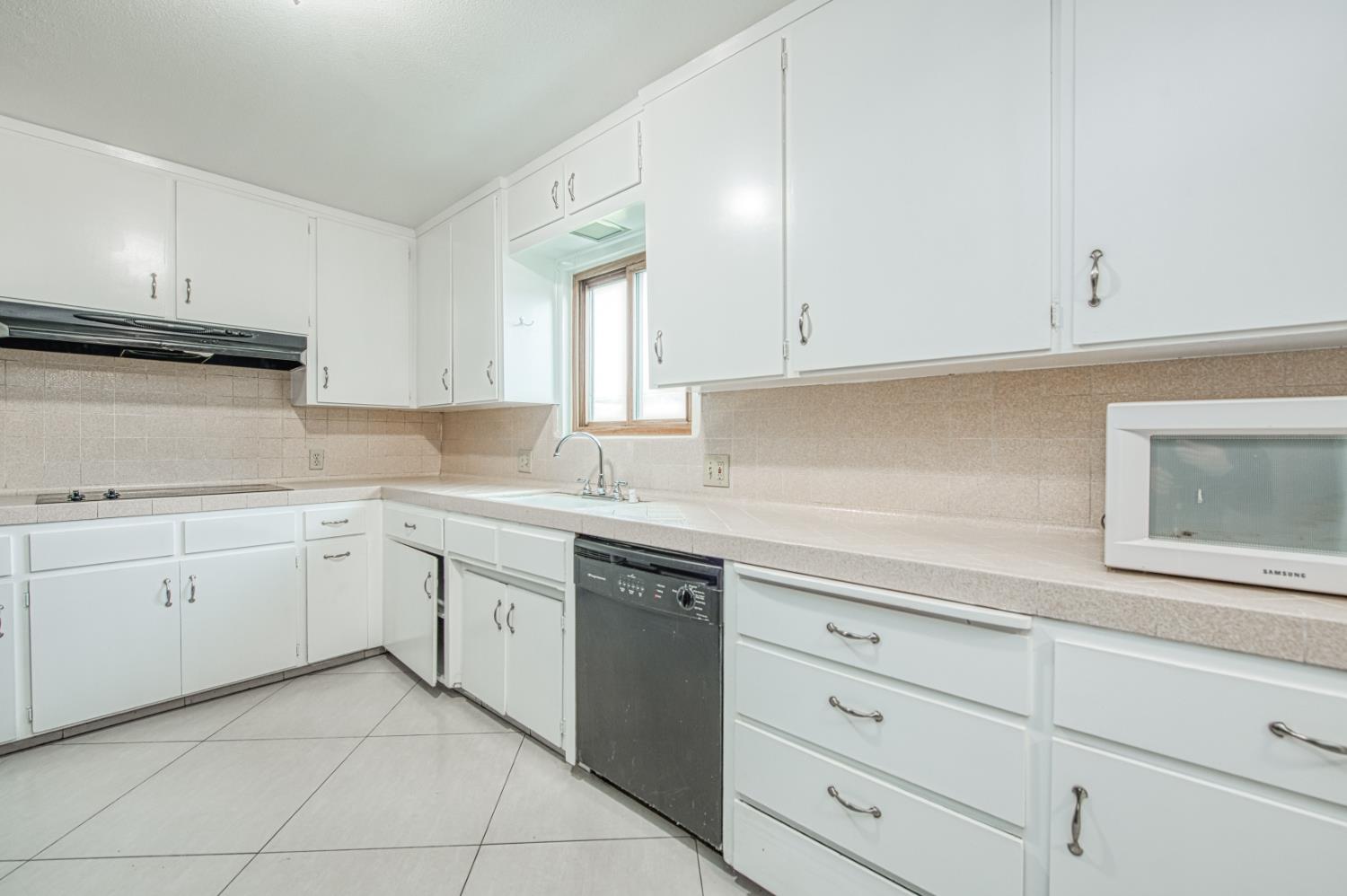 542 W Harvard, Fresno, CA, 93705