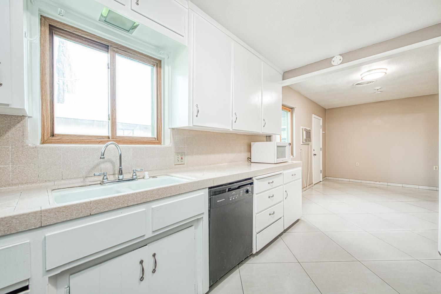 542 W Harvard, Fresno, CA, 93705