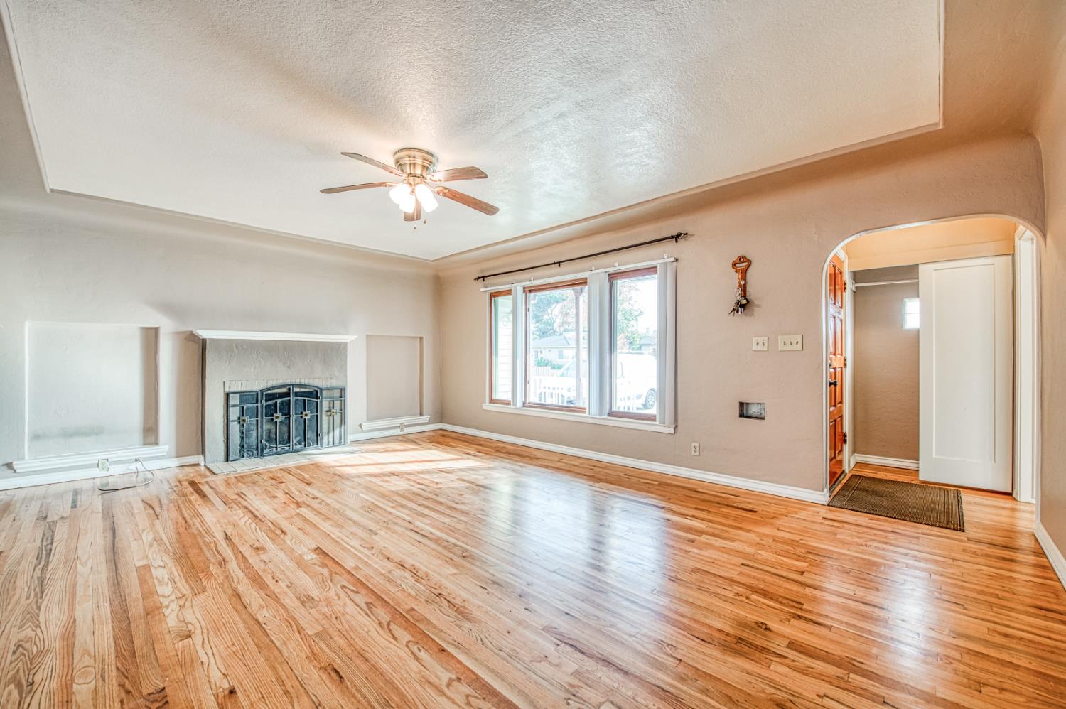 542 W Harvard, Fresno, CA, 93705