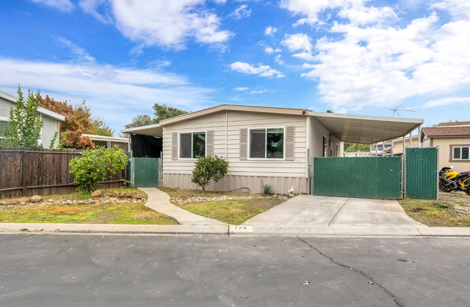 Mobile Home in Fresno - photo 2