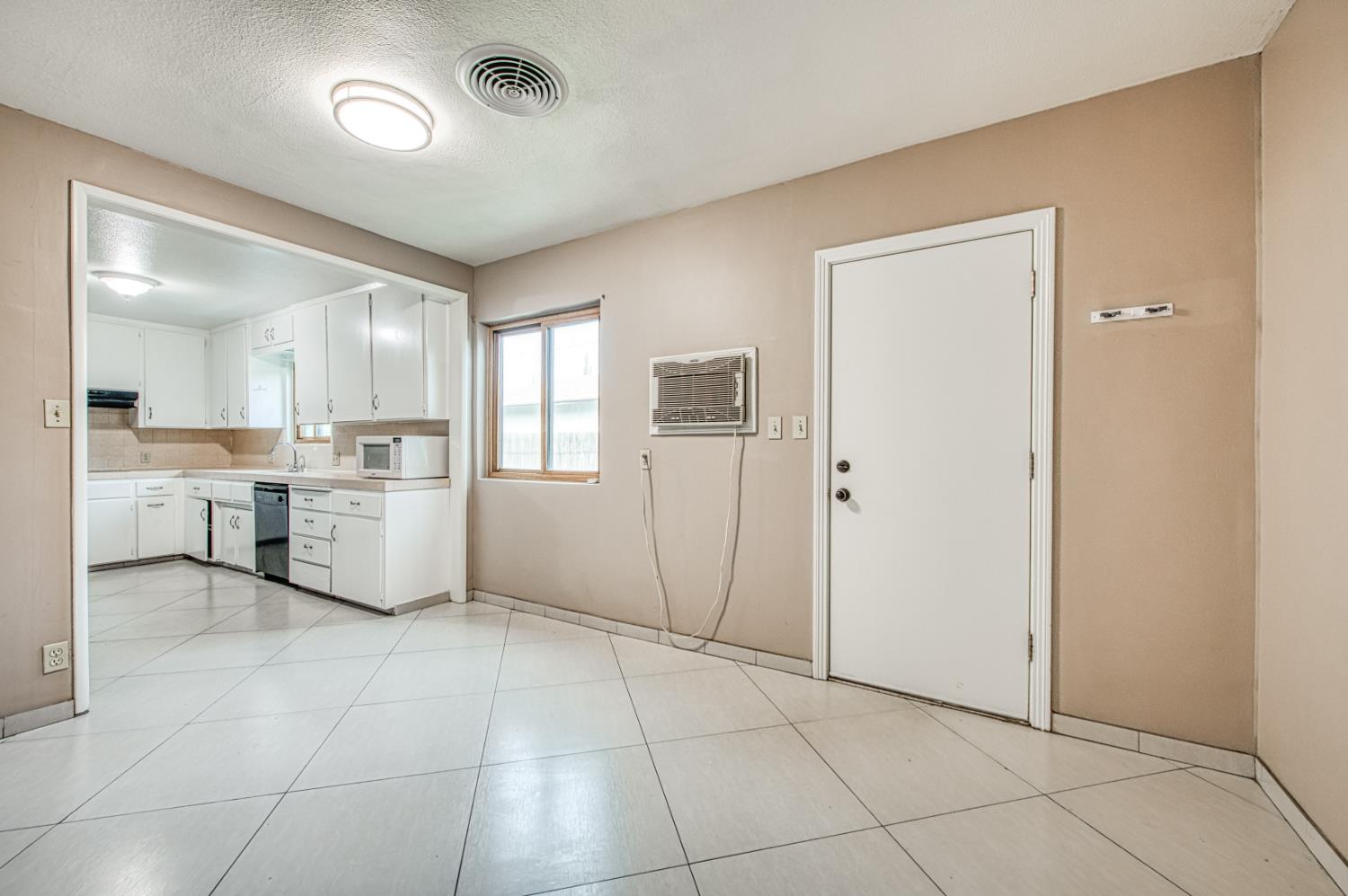 542 W Harvard, Fresno, CA, 93705