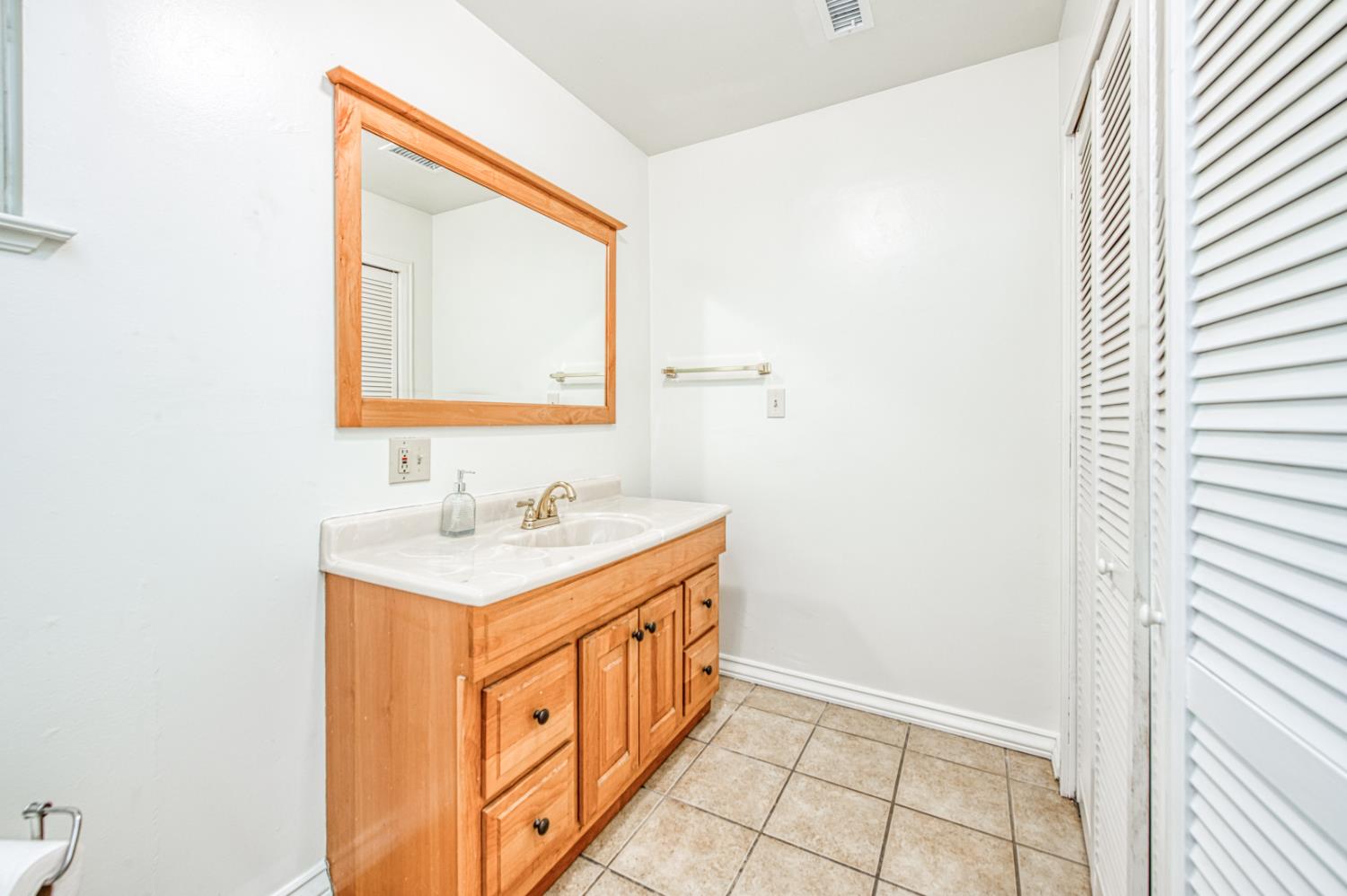 542 W Harvard, Fresno, CA, 93705