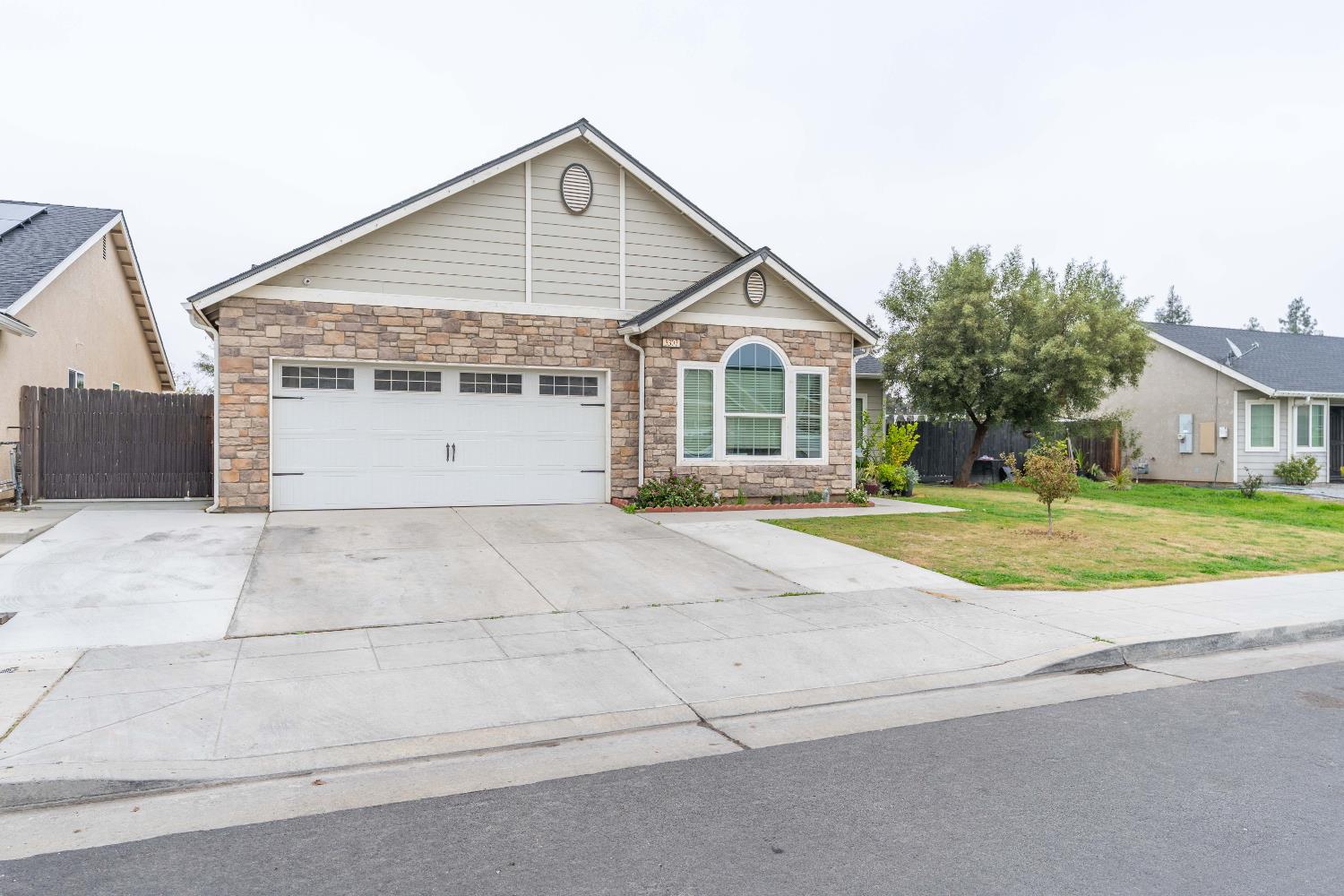 Single Family in Fresno - photo 2