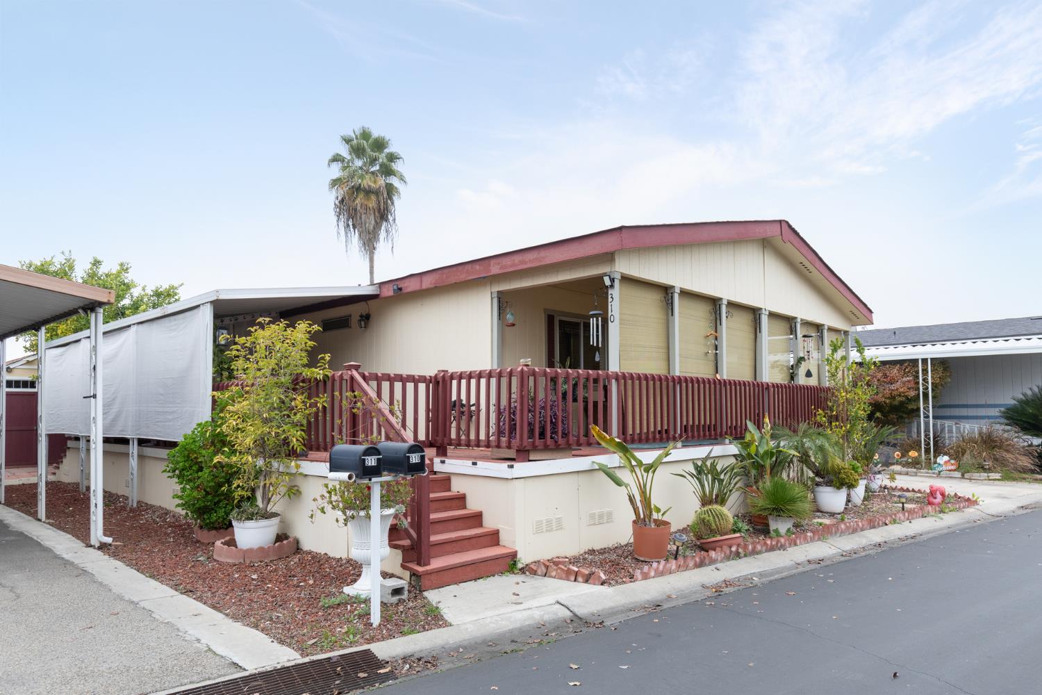 Mobile Home in Fresno - photo 2
