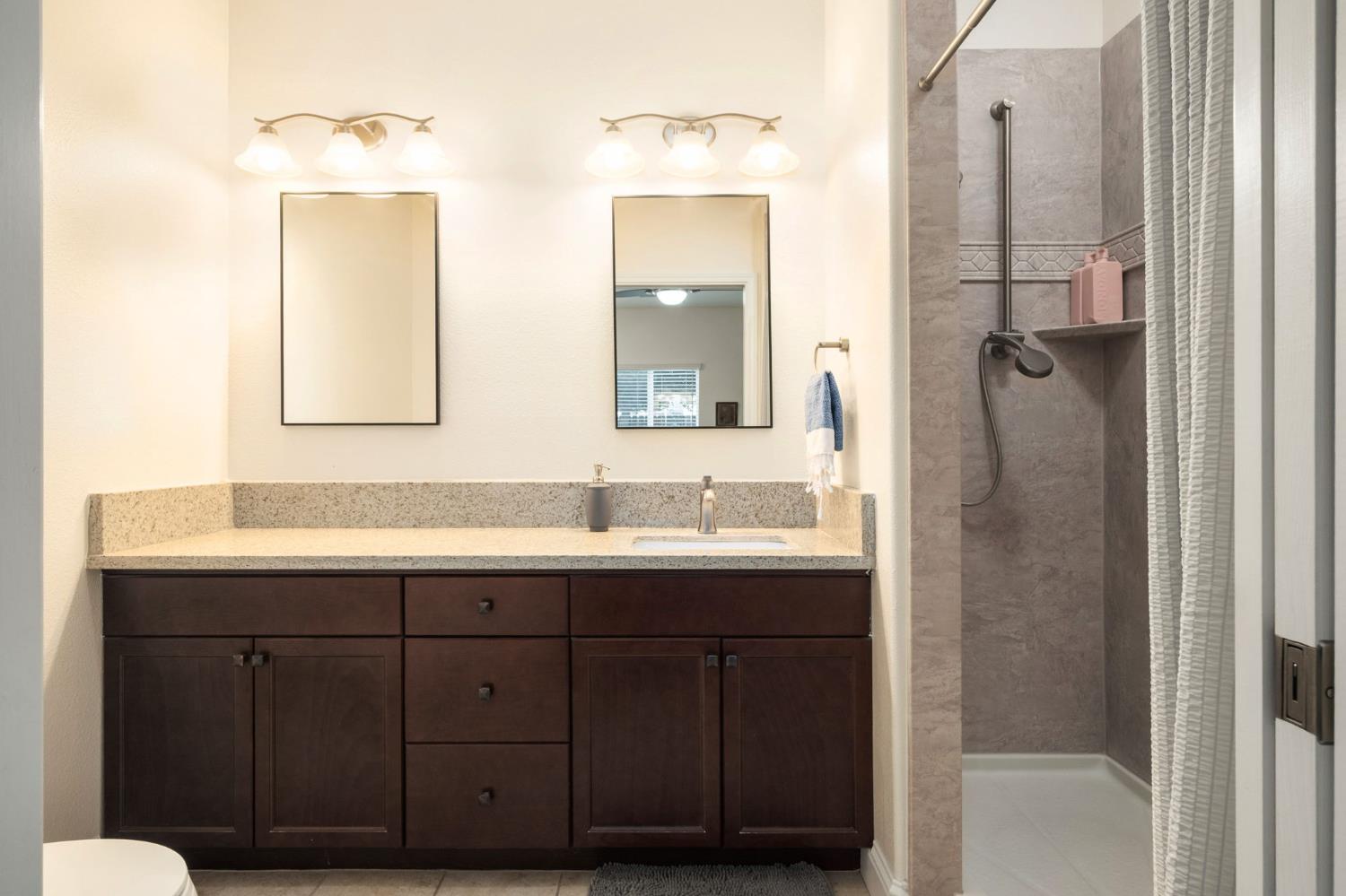 775 S Michelle Avenue, Kerman, CA, 93630