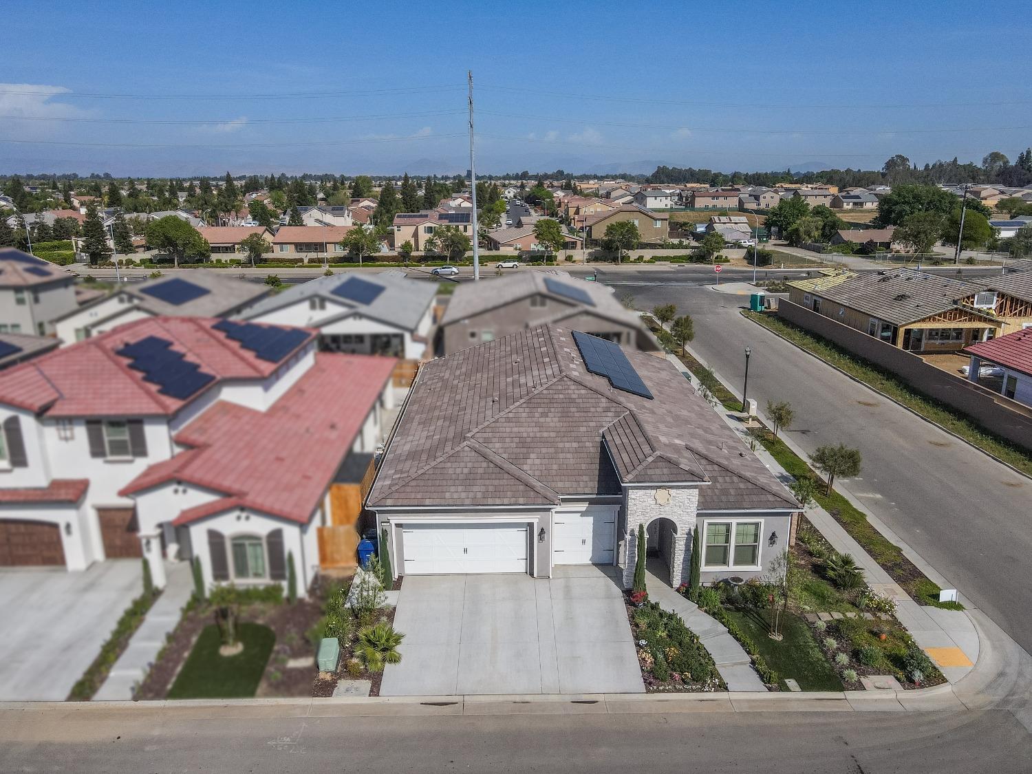 2788 N Douglas Avenue, Fresno, CA, 93727