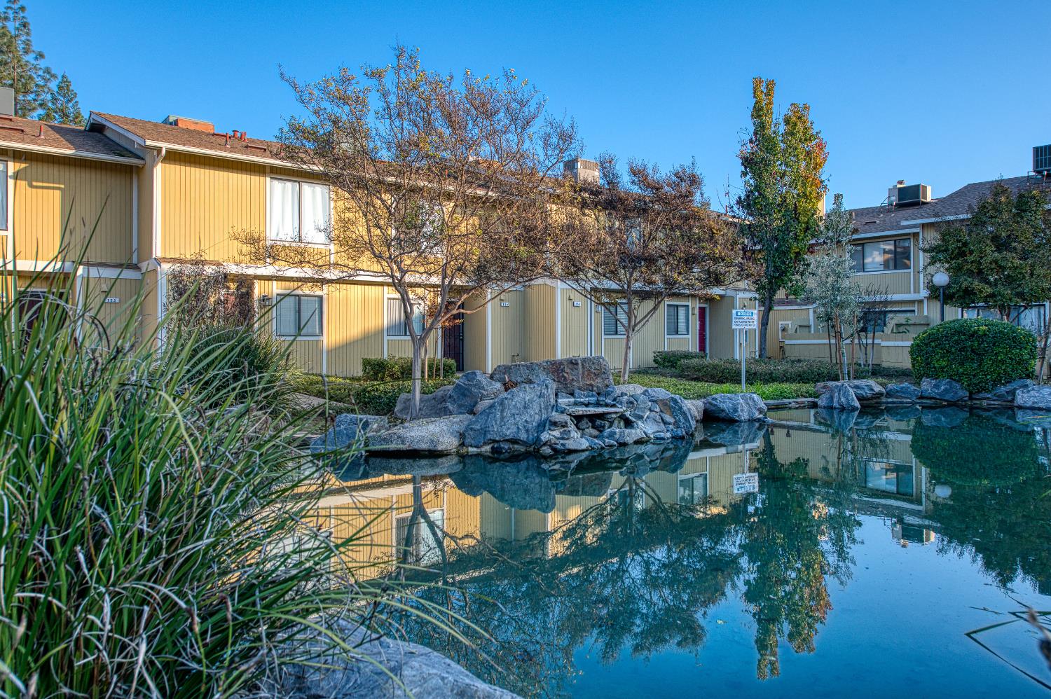 Condo in Fresno - photo 2