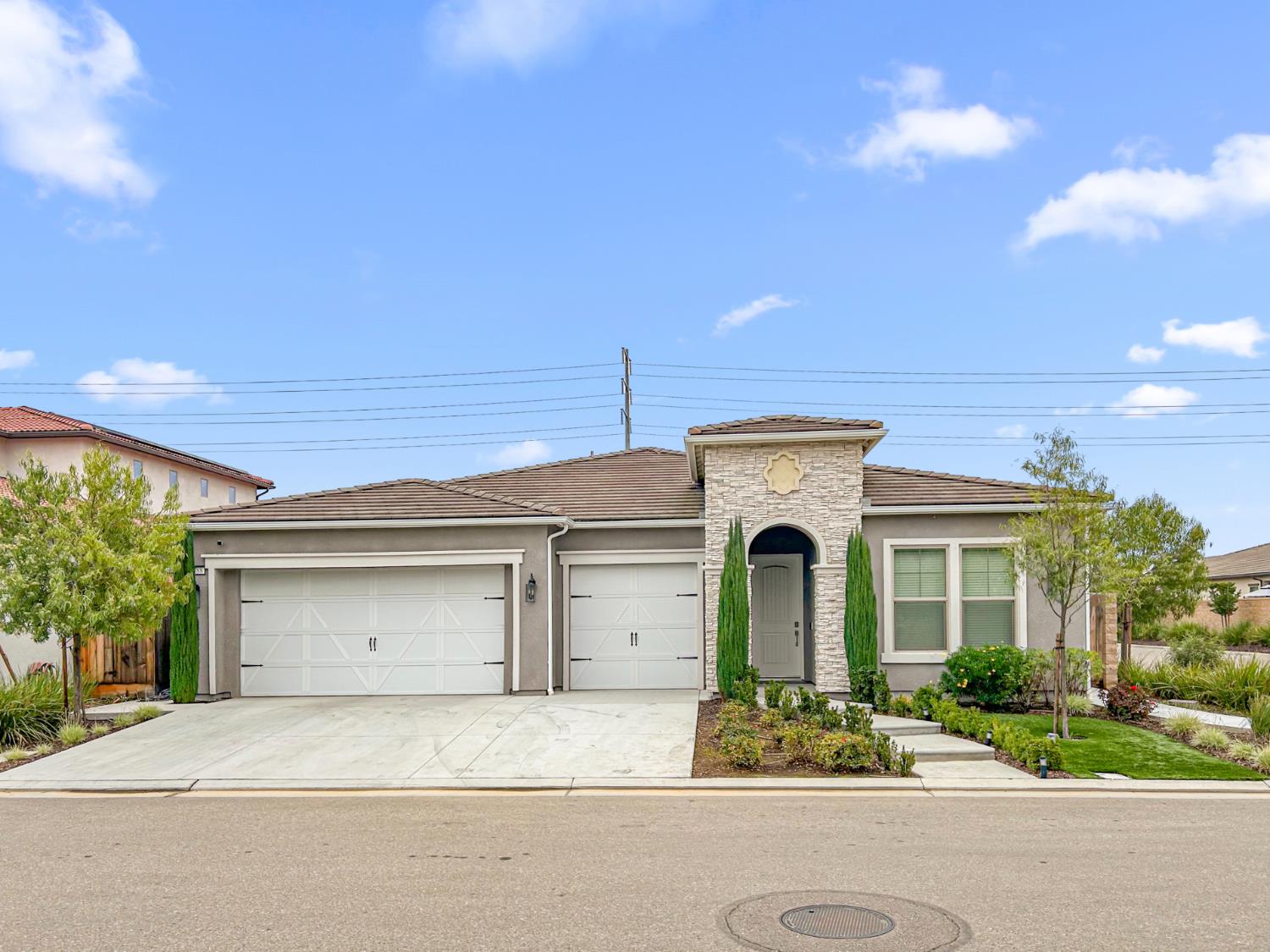 2788 N Douglas Avenue, Fresno, CA, 93727