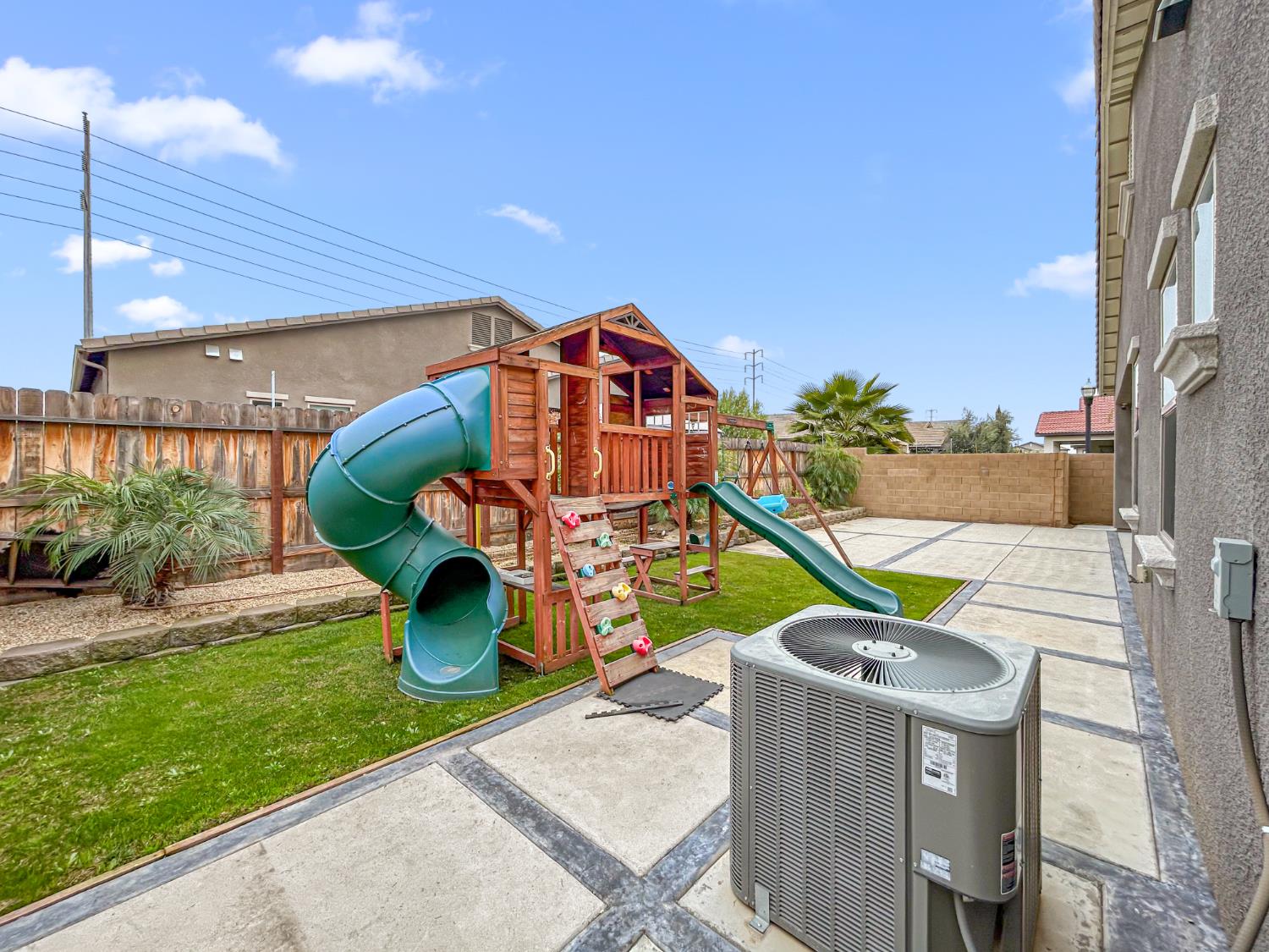 2788 N Douglas Avenue, Fresno, CA, 93727