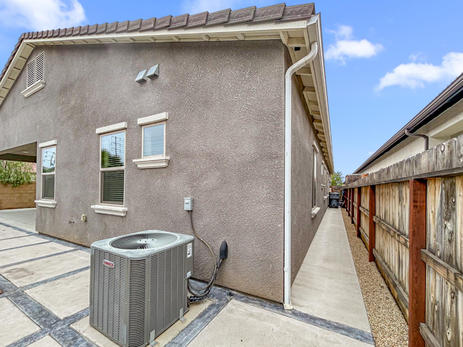 2788 N Douglas Avenue, Fresno, CA, 93727