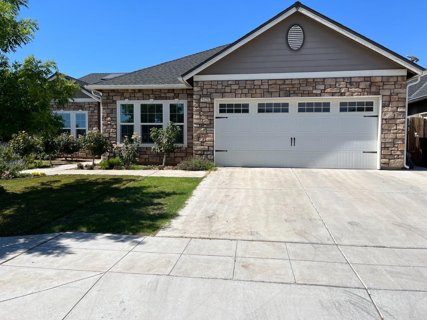 233 N College Avenue, Fresno, CA, 93701