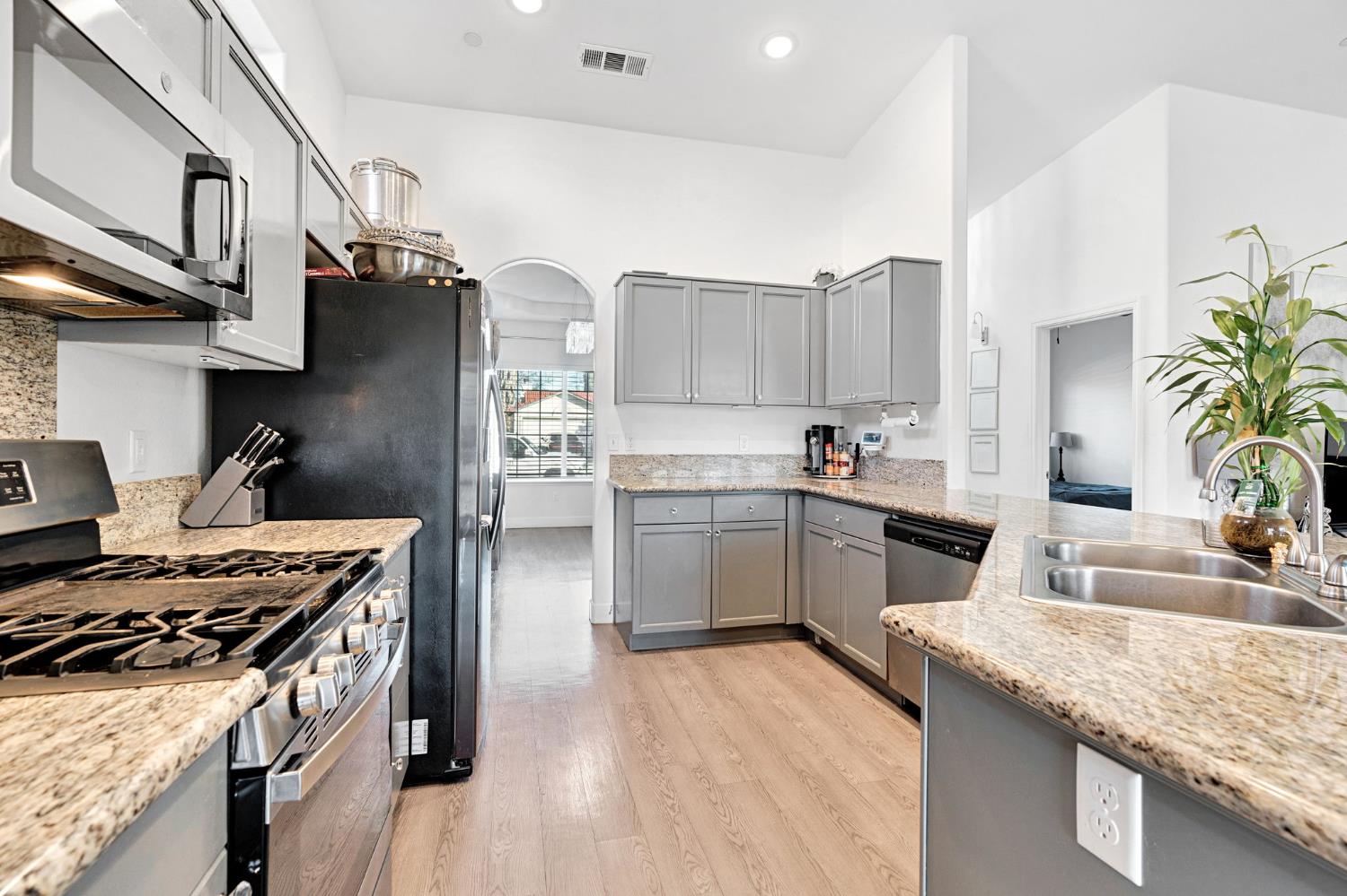 1228 Monterey Avenue, Madera, CA, 93637