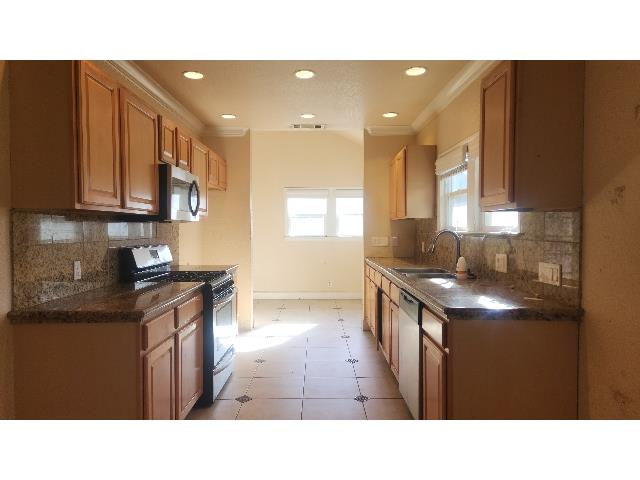 Single Family in Fresno - photo 2