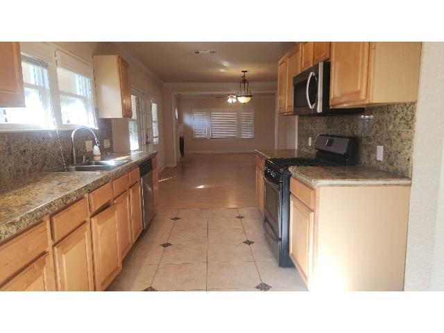 Single Family in Fresno - photo 3