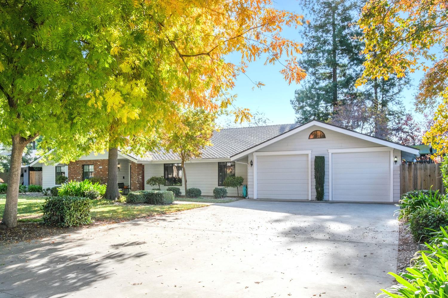 Single Family in Fresno - photo 2