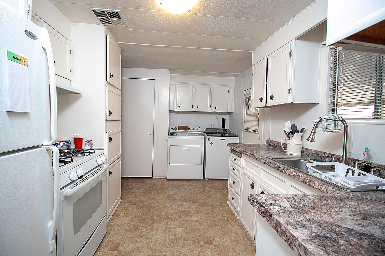 221 W Herndon Avenue UNIT&nbsp;27, Fresno, CA, 93650