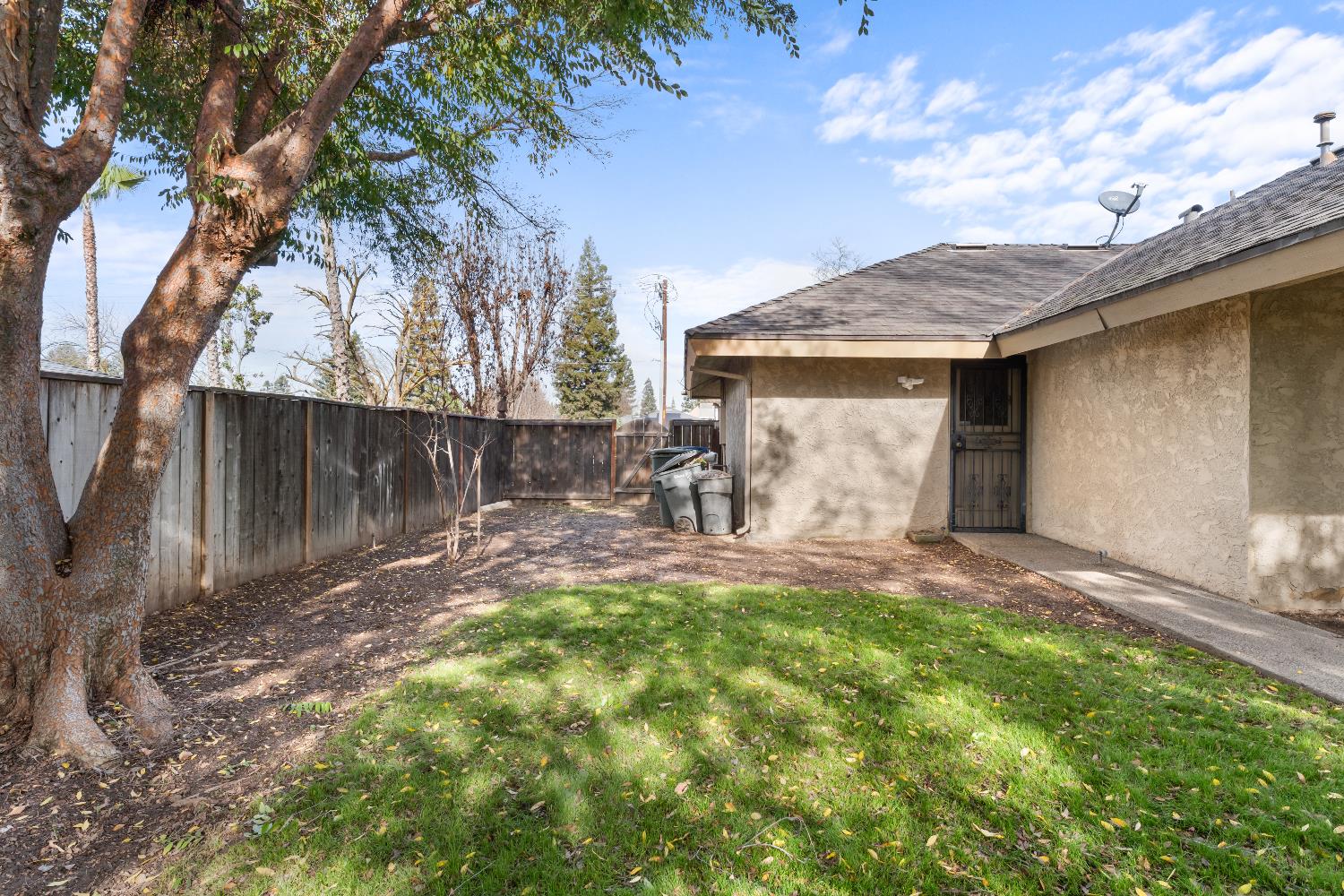 1095 W Sierra Avenue, Fresno, CA, 93711
