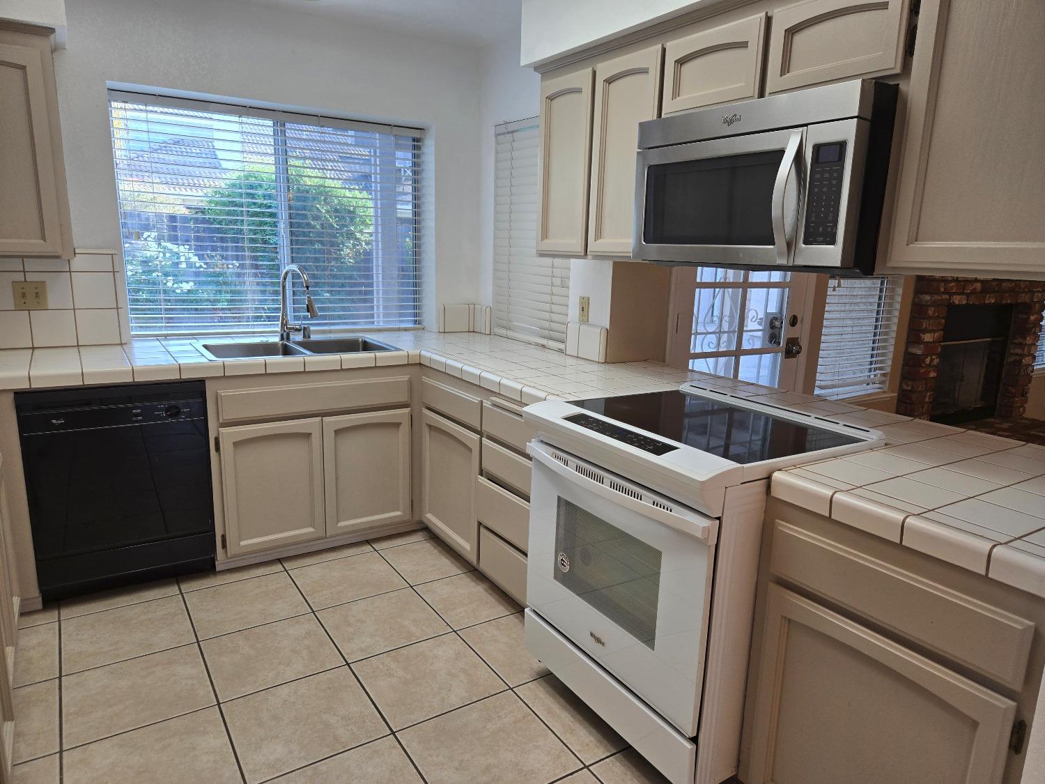 1415 E Portland Avenue, Fresno, CA, 93720