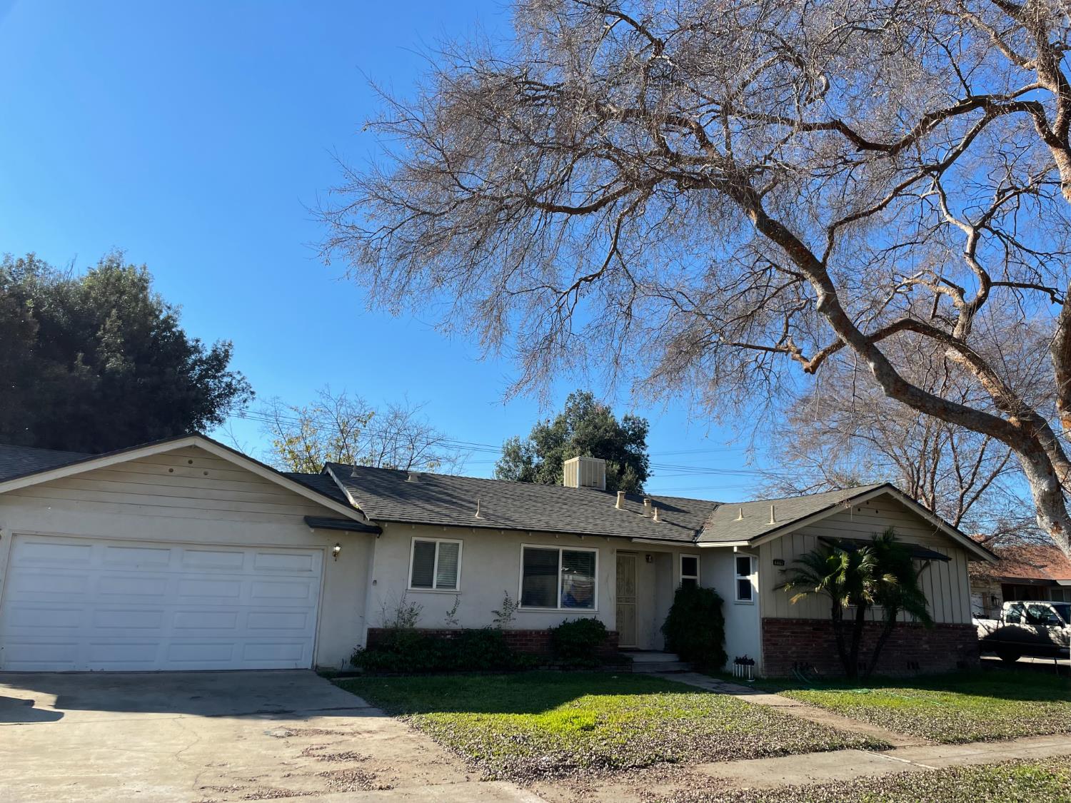 Investor Opportunity in Northwest Fresno!Priced at approximately 25% below market value, this 3-bedroom, 2-bath home offers exceptional upside for the savvy investor. Featuring beautiful hardwood floors, this 1,300 sq. ft. property sits on a generous 8,580 sq. ft. lot, providing flexibility for value-add improvements. Ideal for those looking to rehabilitate and flip or add a solid asset to a rental portfolio, this home is located in an established Northwest Fresno neighborhood with strong rental demand. With the right vision, this property presents a rare chance to unlock significant equity. Cash or rehab financing preferreddon't miss this high-potential investment opportunity.