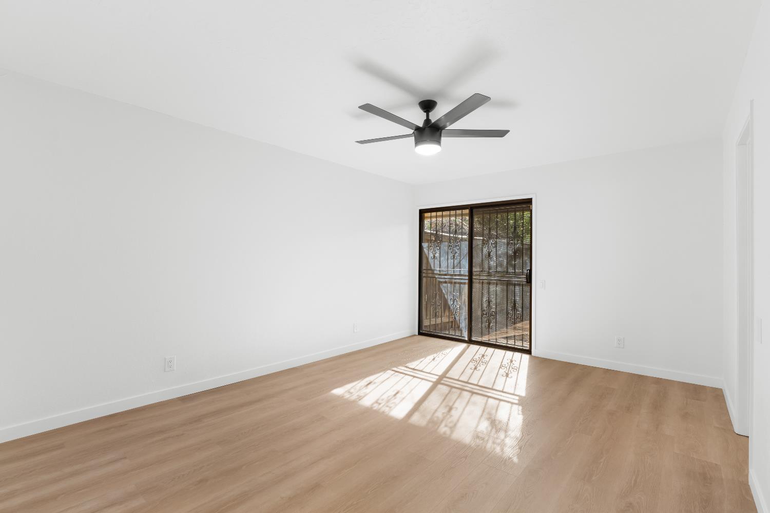 1095 W Sierra Avenue, Fresno, CA, 93711