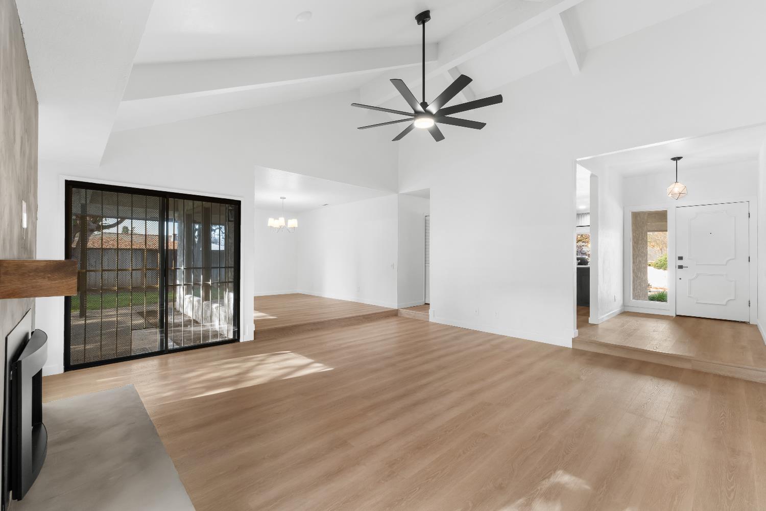 1095 W Sierra Avenue, Fresno, CA, 93711