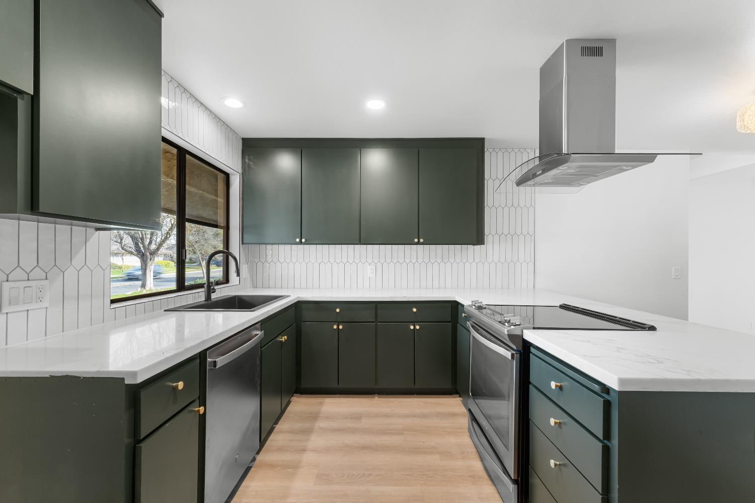 1095 W Sierra Avenue, Fresno, CA, 93711