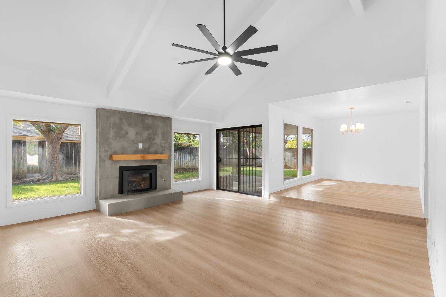 1095 W Sierra Avenue, Fresno, CA, 93711
