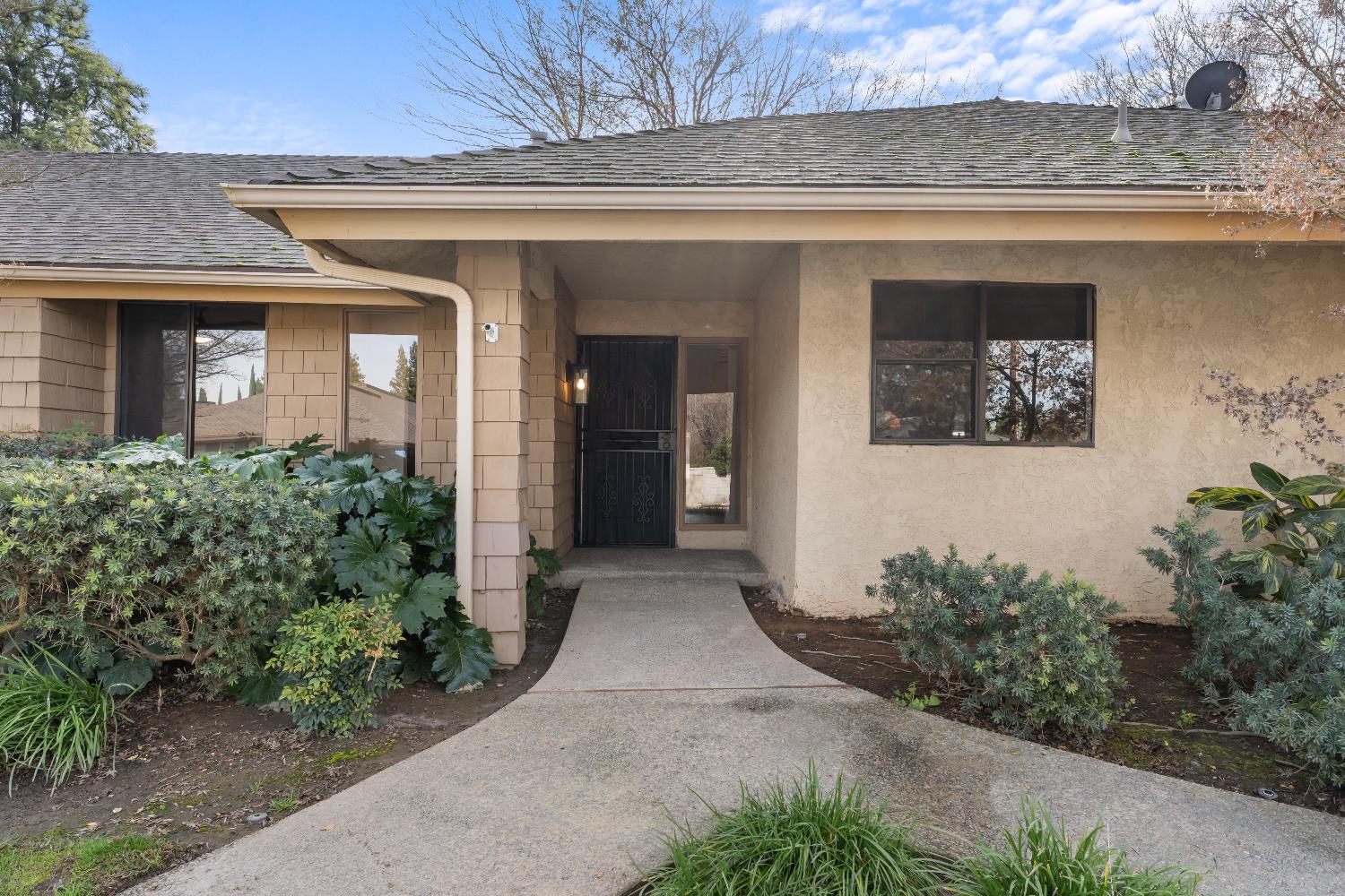 1095 W Sierra Avenue, Fresno, CA, 93711