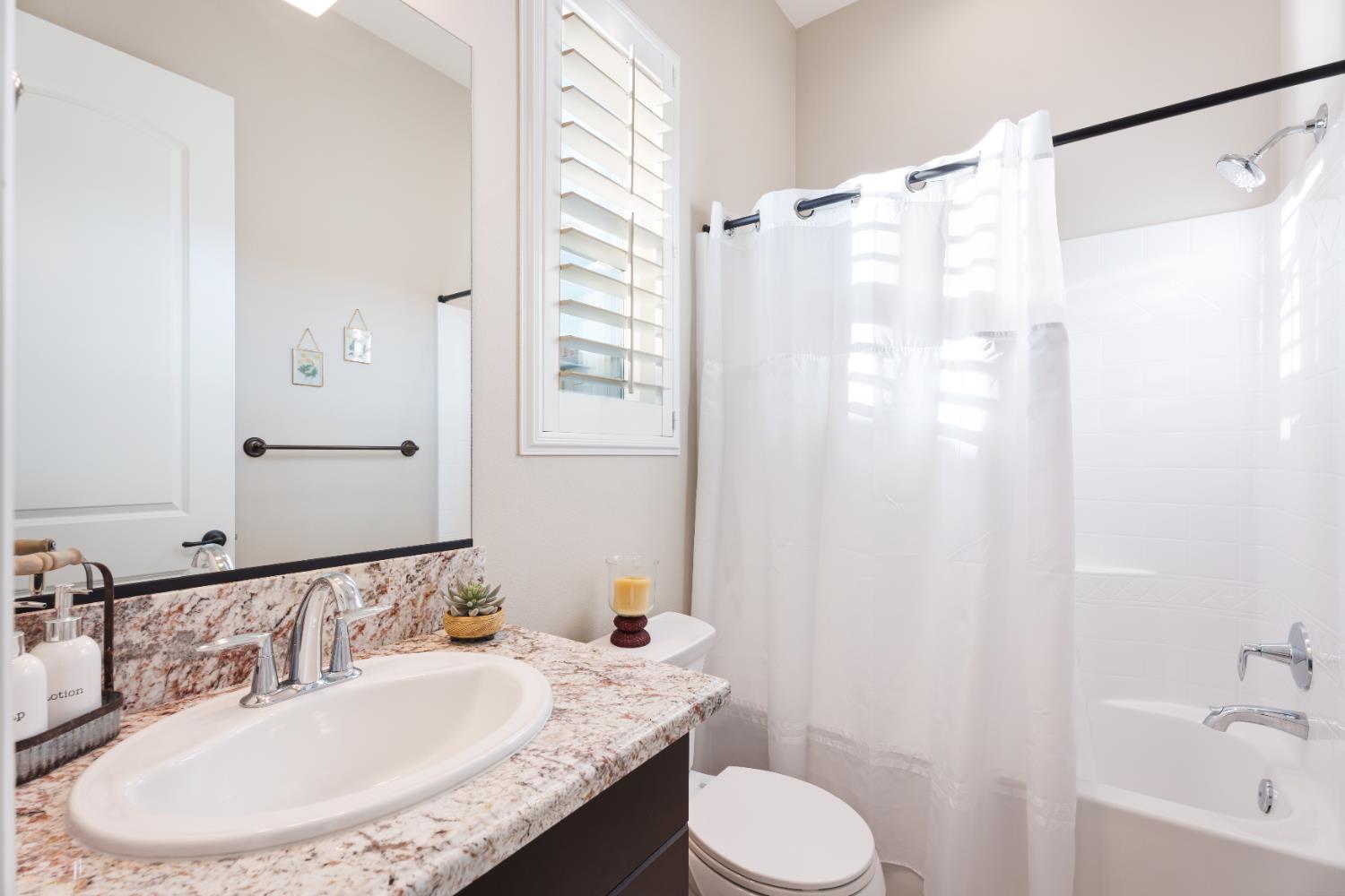 822 Overstone Ave Avenue, Madera, CA, 93636