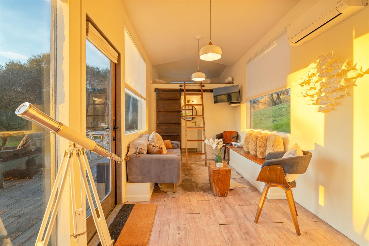 Mobile Home in Coarsegold - photo 2