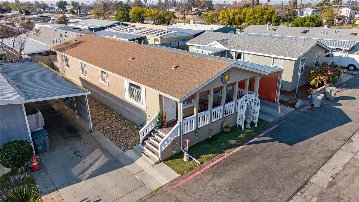Mobile Home in Pinedale - photo 2