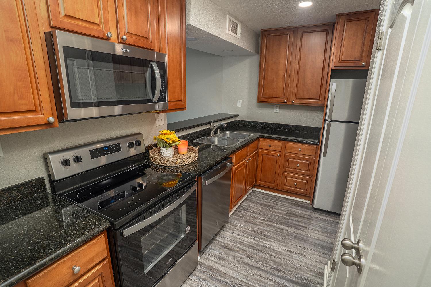 Condo in Fresno - photo 3