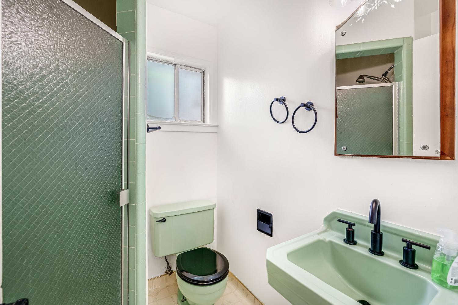1912 N Vagedes Avenue, Fresno, CA, 93705
