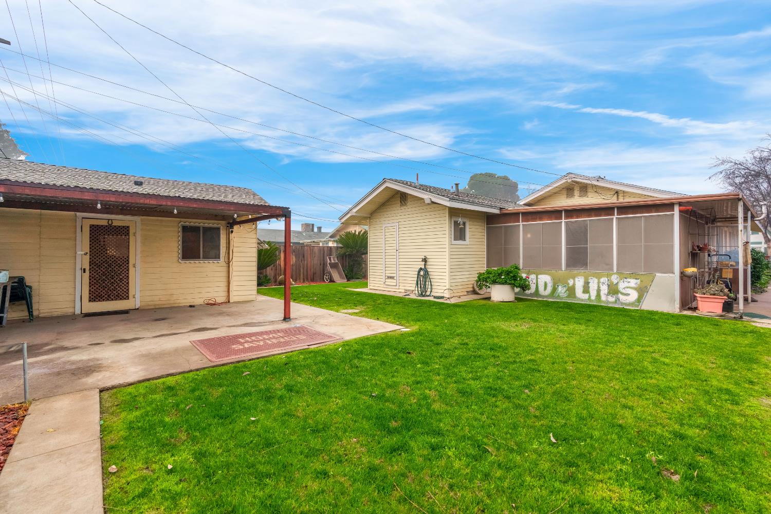 1912 N Vagedes Avenue, Fresno, CA, 93705