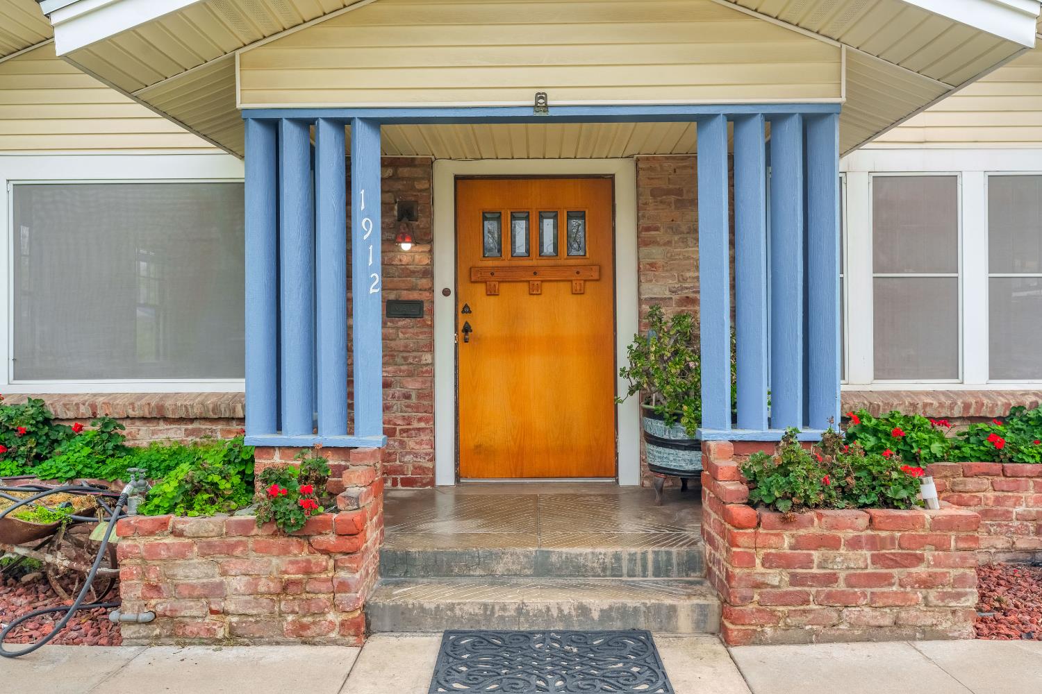 1912 N Vagedes Avenue, Fresno, CA, 93705
