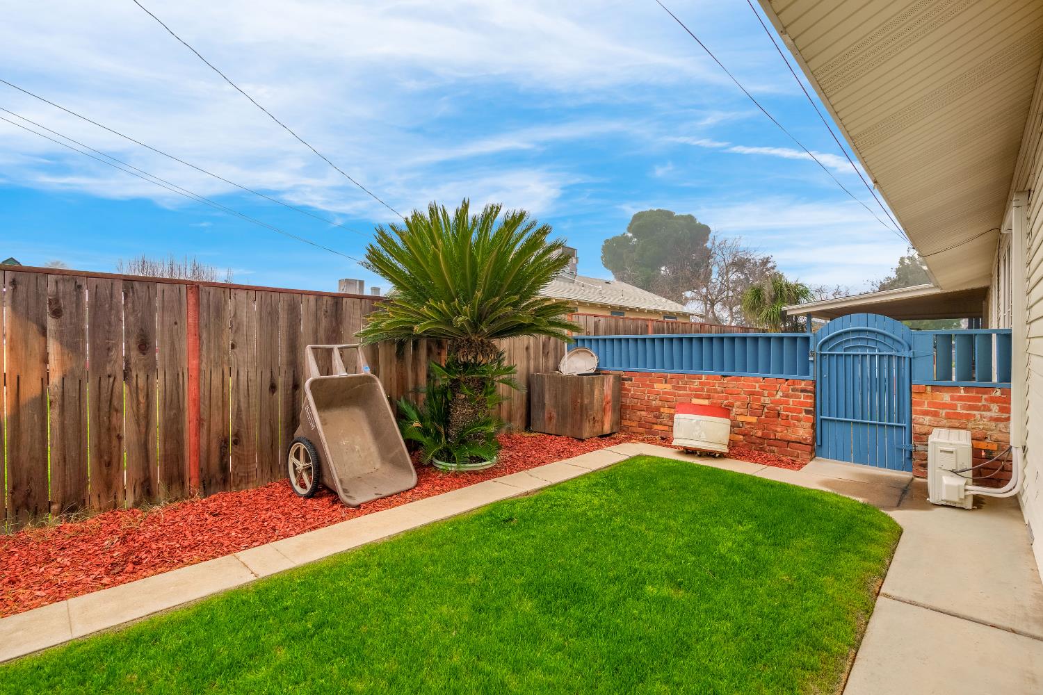 1912 N Vagedes Avenue, Fresno, CA, 93705