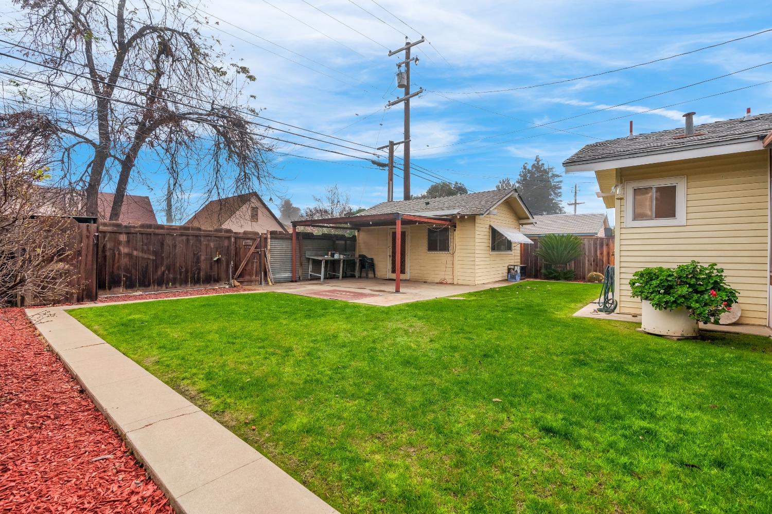1912 N Vagedes Avenue, Fresno, CA, 93705