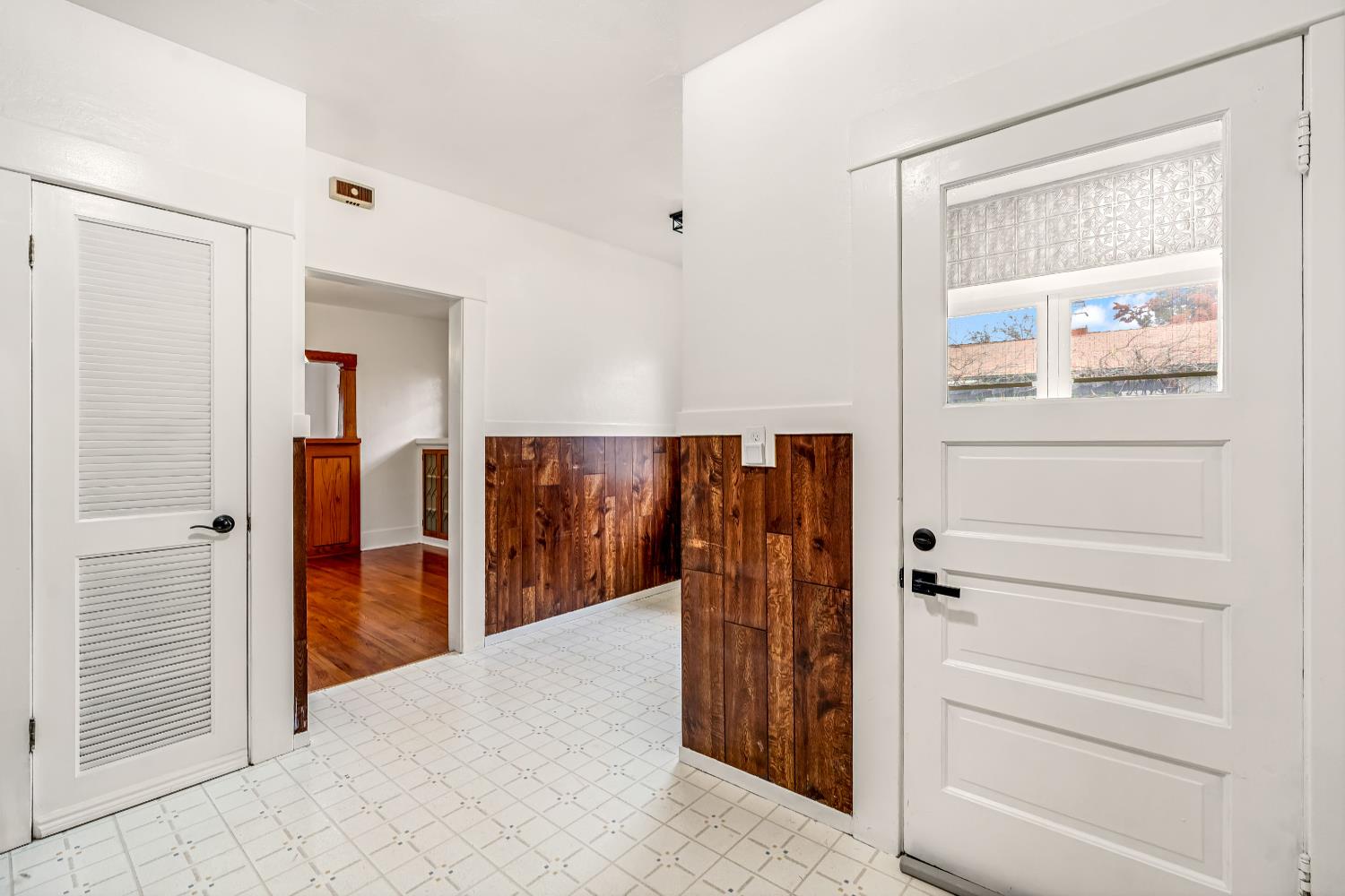 1912 N Vagedes Avenue, Fresno, CA, 93705