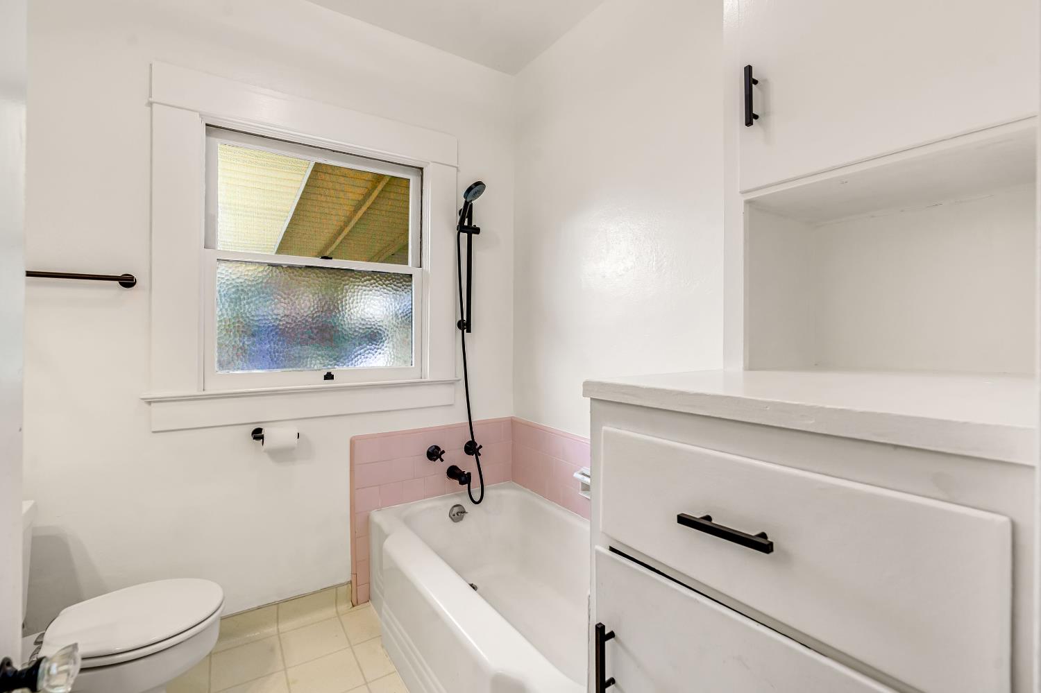 1912 N Vagedes Avenue, Fresno, CA, 93705
