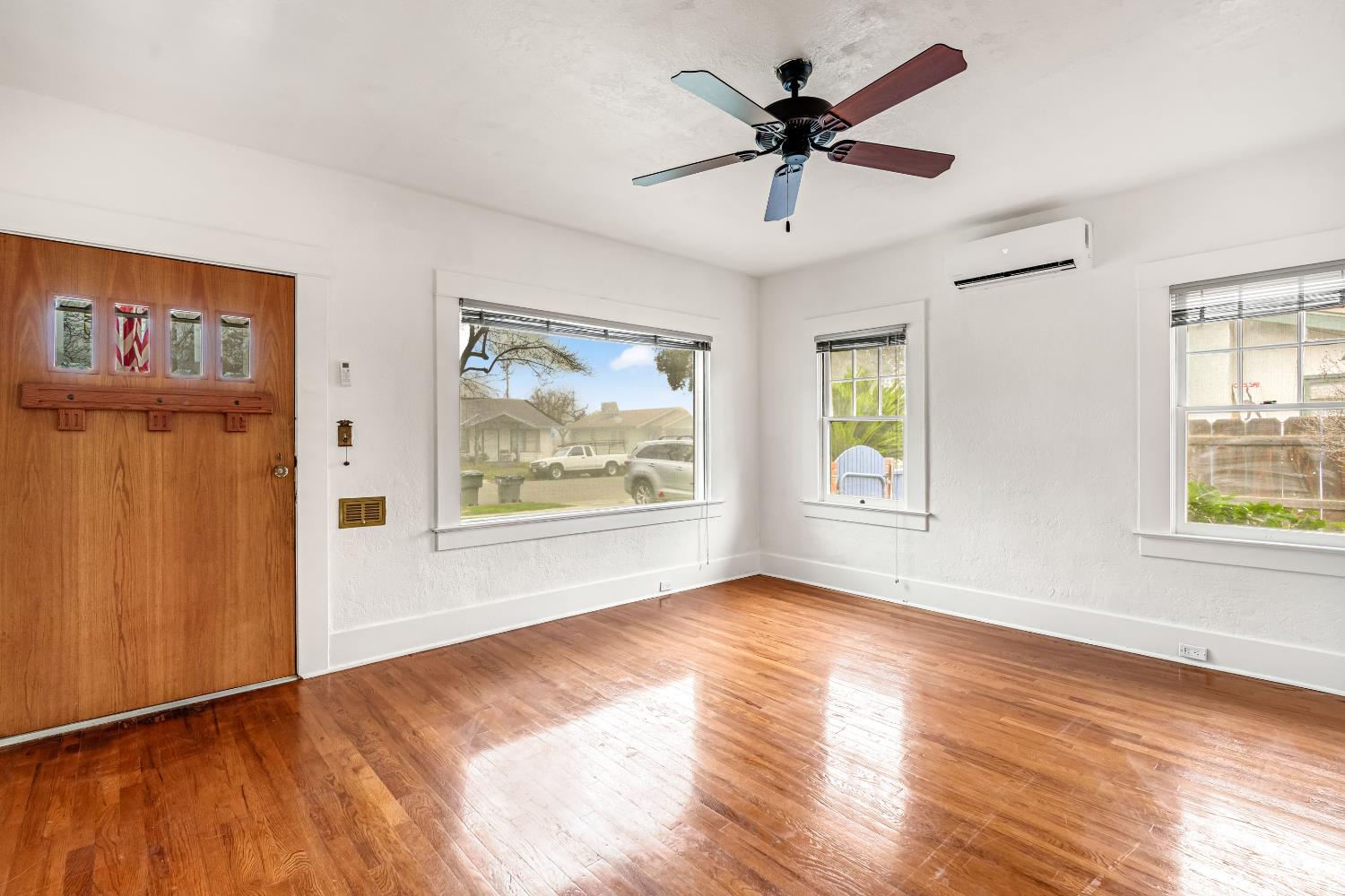 1912 N Vagedes Avenue, Fresno, CA, 93705